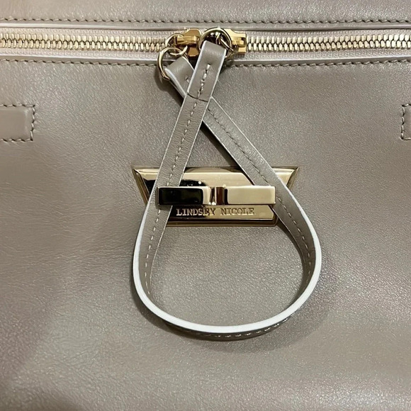 Lindsey Nicole large TriBeCa beige sand leather bag - Picture 2 of 6